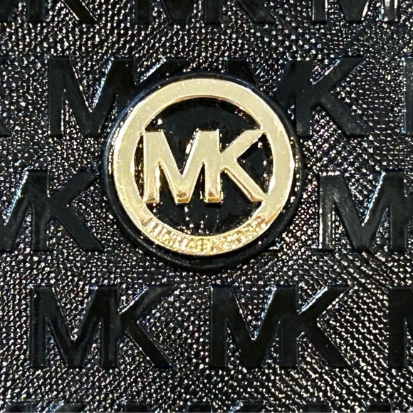 NWOT Michael Kors Embossed Black Wristlet - Picture 2 of 5